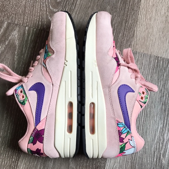 Nike - Picture 5 of 16